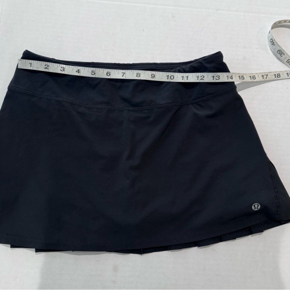 Lululemon Skort Black Built In Shorts Back Pleated Women's Sz 4 - Picture 4 of 4